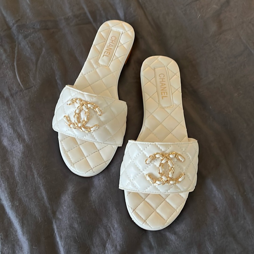 DH Gate Chanel white sandals, size 38 (7.5)